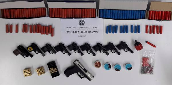 Εκατοντάδες φωτοβολίδες και πιστόλια εκτόξευσης βρέθηκαν σε χωριό της Σπάρτης