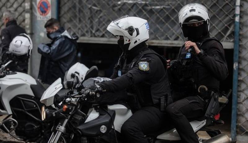 Ένοπλη ληστεία σε τράπεζα στη λεωφόρο Συγγρού (βίντεο)