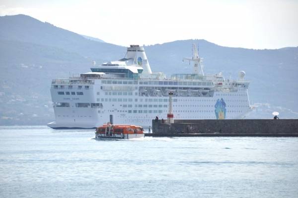 Τα μισά κρουαζιερόπλοια φέτος στην Καλαμάτα λόγω κρίσης