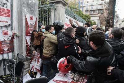 Εξευτελίζουν τη γιορτή της δημοκρατίας