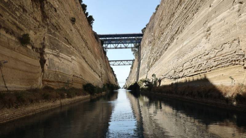 Συνεχίζονται οι εργασίες στη διώρυγα της Κορίνθου (βίντεο)