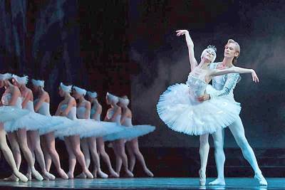 «Η Λίμνη των κύκνων» από το «Royal Classical Ballet» έρχεται στην Καλαμάτα