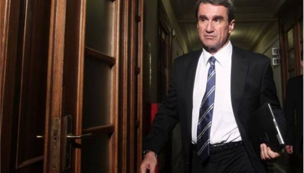 Λοβέρδος: Δεν κάνουμε πίσω, διαγράφονται οριστικά 180.000 "αιώνιοι φοιτητές"