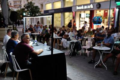 Παρουσιάστηκε στην Καλαμάτα "Το Χρώμα της Απιστίας" του Γρηγόρη Χαλιακόπουλου (φωτογραφίες)
