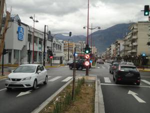 Προβληματική η πρώτη μέρα λειτουργίας των φαναριών στη διασταύρωση Κρήτης και Φιλελλήνων