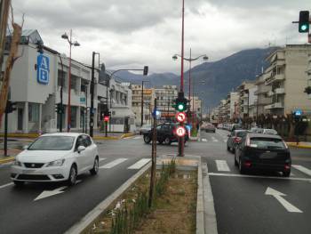 Προβληματική η πρώτη μέρα λειτουργίας των φαναριών στη διασταύρωση Κρήτης και Φιλελλήνων