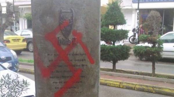 Βεβήλωσαν ξανά το μνημείο του Παύλου Φύσσα