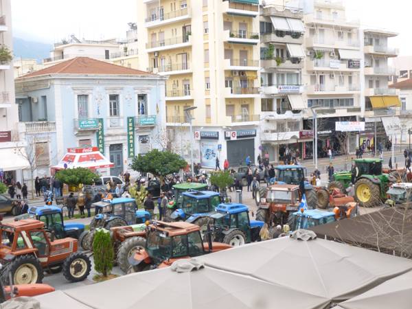 Η αγροτιά κλιμακώνει τον αγώνα για την επιβίωσή της