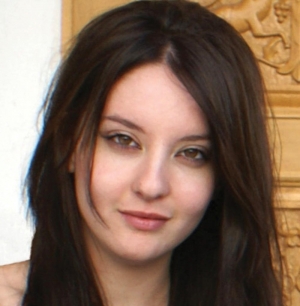 Χριστίνα Τζιάλλα: "Οποιος δεν ταυτίζει τέχνη και οικονομία είναι πρωτοπόρος"