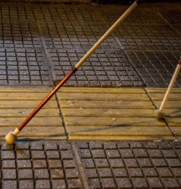 Λωρίδα για τυφλούς ζητεί ο Μάκαρης στην Αριστομένους