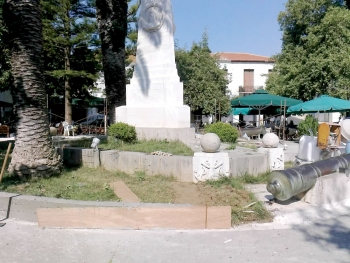 Χωρίς κάγκελα οι τρεις ναύαρχοι στην Πύλο