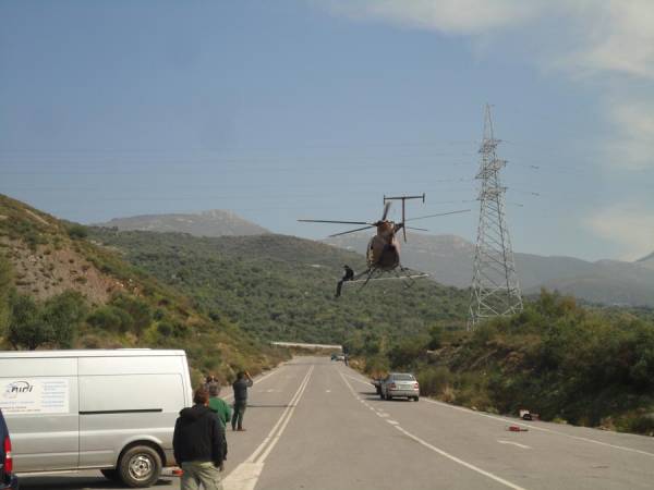 Εργο της ΔΕΗ στον κόμβο Αλλαγής με ελικόπτερο! (βίντεο)