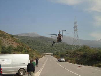 Εργο της ΔΕΗ στον κόμβο Αλλαγής με ελικόπτερο! (βίντεο)