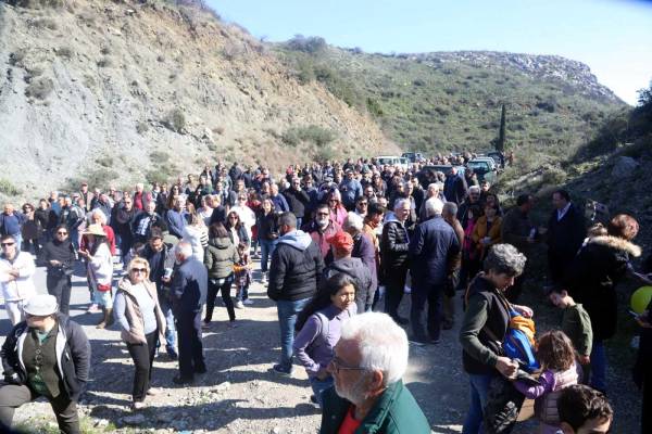 Δυναμική συγκέντρωση κατά των ανεμογεννητριών στο Μαυροβούνι Κορώνης (φωτογραφίες)