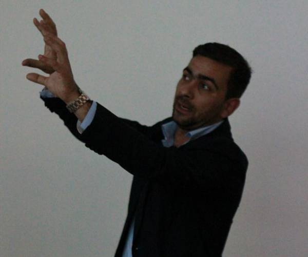 Ο Μεσσήνιος εικαστικός - επιμελητής Θ. Ζαφειρόπουλος για την έκθεση στον πύργο Μούρτζινου