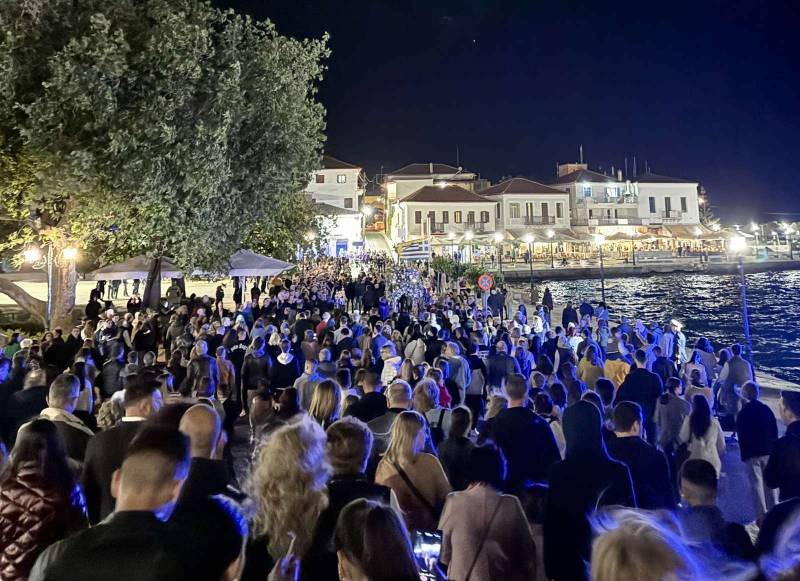 Με κατάνυξη και ευλάβεια η περιφορά του Επιταφίου στην Πύλο