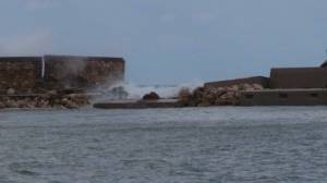 Δεν υπολόγισαν τα κύματα στο λιμάνι της Κυπαρισσίας