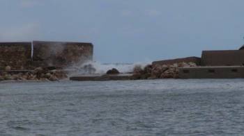 Δεν υπολόγισαν τα κύματα στο λιμάνι της Κυπαρισσίας