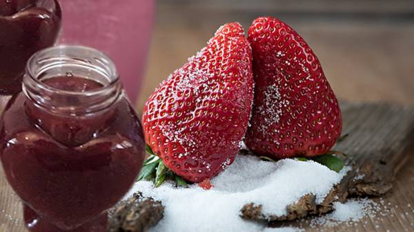 Μαρμελάδα φράουλα. Λίγα υλικά, καθόλου συντηρητικά (picts)