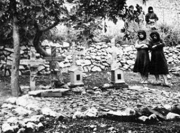 Διεθνής Αμνηστία: Τα θύματα της σφαγής του Διστόμου συνεχίζουν να στερούνται δικαιοσύνης