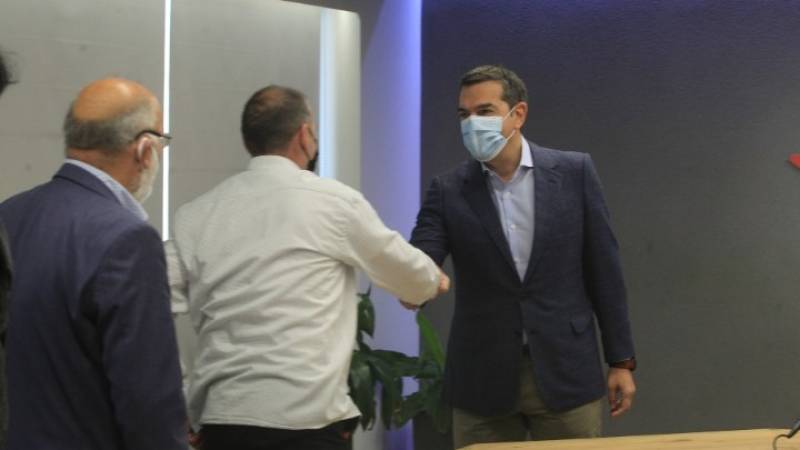 Τσίπρας: Η κυβέρνηση διαλύει τον κοινωνικό ρόλο των λαϊκών αγορών και τις μετατρέπει σε σούπερ μάρκετ