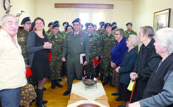 Η χορωδία του 9ου Συντάγματος στο Αλεξανδράκειο και στο Ασυλο