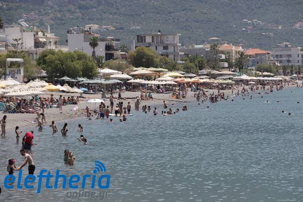 Μεσσηνία: Καλοκαιρινό τριήμερο με πλήθος κόσμου - Ευτυχώς άντεξε το δίκτυο ύδρευσης στην Καλαμάτα (φωτογραφίες)
