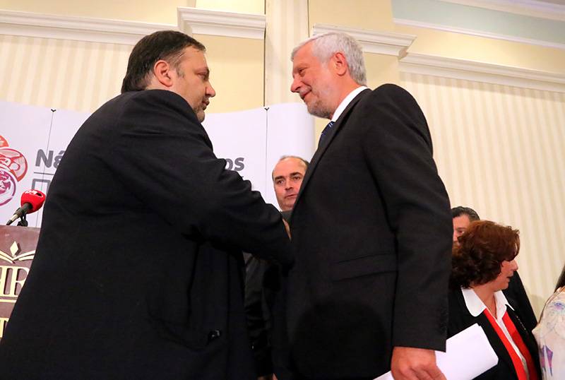 Με πολιτικό τσουνάμι απειλεί ο Τατούλης!