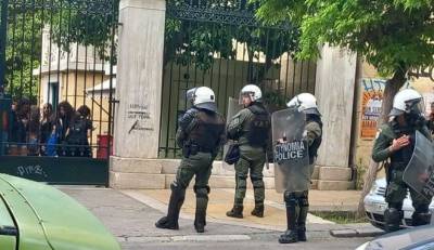 Πολυτεχνείο: Περικυκλωμένο από ΜΑΤ - Καταγγελίες ότι δεν επιτρέπεται η είσοδος σε φοιτητές