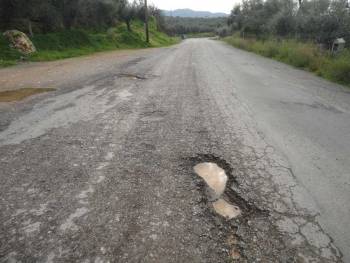 Σε άθλια κατάσταση ο δρόμος προς Κιτριές