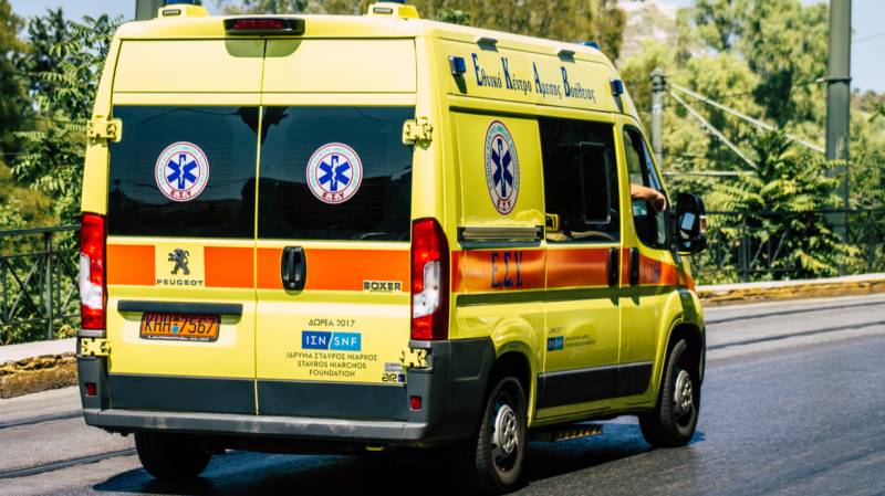 Καθηγητής κατέρρευσε την ώρα του μαθήματος σε σχολείο στον Βόλο - Μεταφέρθηκε στο νοσοκομείο