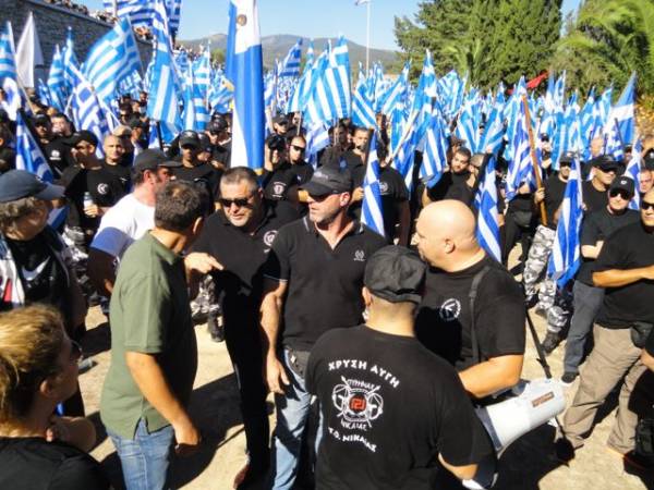 Οι χρυσαυγίτες βρίζουν τον Καρατζαφέρη (βίντεο)