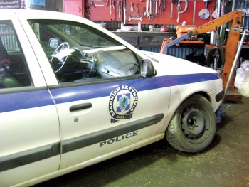 Κυπαρισσία: Εφυγε η... ρόδα από εν κινήσει περιπολικό!