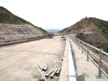 Παραδείσια - Τσακώνα του χρόνου το καλοκαίρι