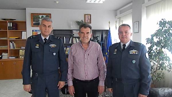 Συνάντηση Τσώνη με τους διοικητές της 120 ΠΕΑ