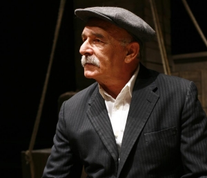 Ο Αντώνης Αντωνίου στην "Ε": “Είναι σπουδαίο να υπάρχουν θέατρα παντού”