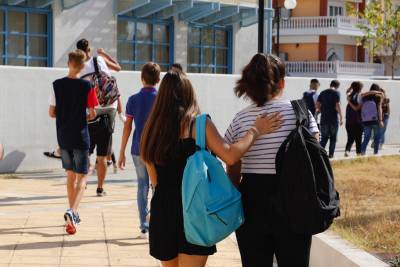 Με ευχές και όνειρα ξεκίνησε η σχολική χρονιά στην Καλαμάτα (βίντεο-φωτογραφίες)