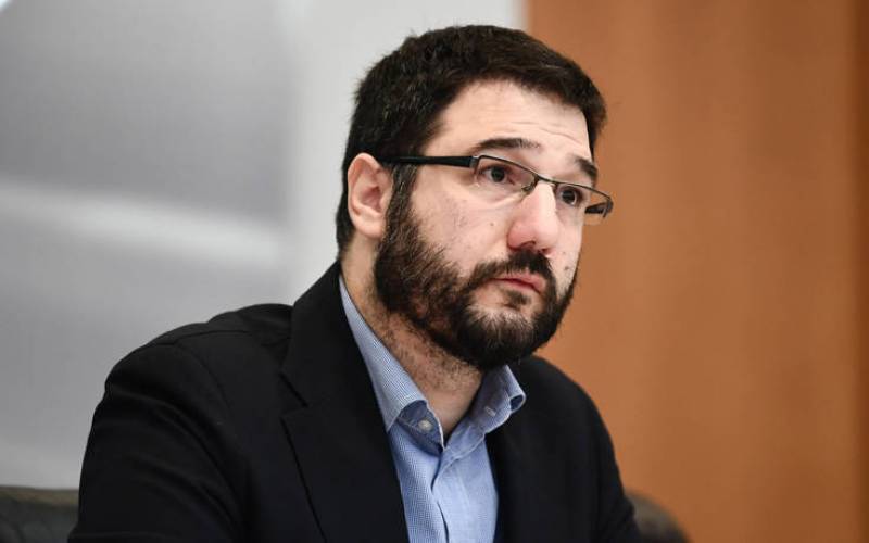Ηλιόπουλος: "Η επιλογή της ΕΡΤ να λογοκρίνει και να "εξαφανίζει" ειδήσεις επιβεβαιώνεται και με γραπτές οδηγίες στην αίθουσα παραγωγών"