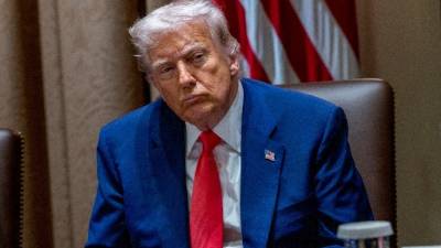 Ο Ντόναλντ Τραμπ διαμηνύει πως καμιά χώρα δεν θα «γλιτώσει» από τους δασμούς