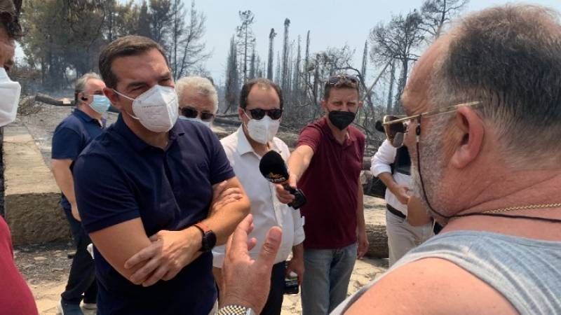 Τσίπρας από Εύβοια: "Μην προκαλούν με δηλώσεις αυτοθαυμασμού πάνω στα ερείπια" (βίντεο)