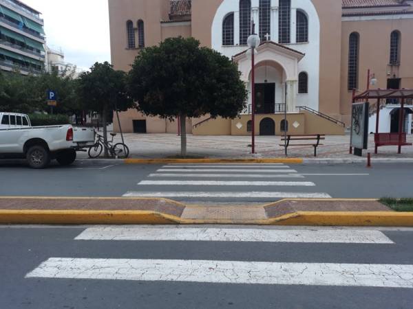 Τα στραβά και τα ανάποδα των "τυφλών" διαβάσεων στην Καλαμάτα (φωτογραφίες)