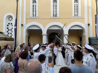 Γάμος με… ξίφη στην Καλαμάτα