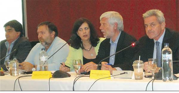 Ξηλώνεται το σκηνικό στο… παλάτι του Τατούλη