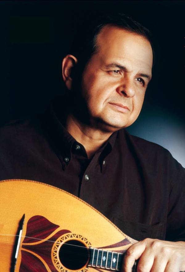 Ο τραγουδοποιός Βαγγέλης Κορακάκης στην «Ε»: “Η Μεσσηνία είναι ο ωραιότερος νομός της Ελλάδας”