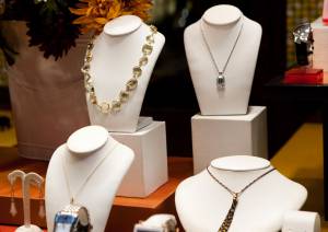 Ανήλικες τσιγγάνες έκλεβαν κοσμήματα με τη βοήθεια 10χρονου