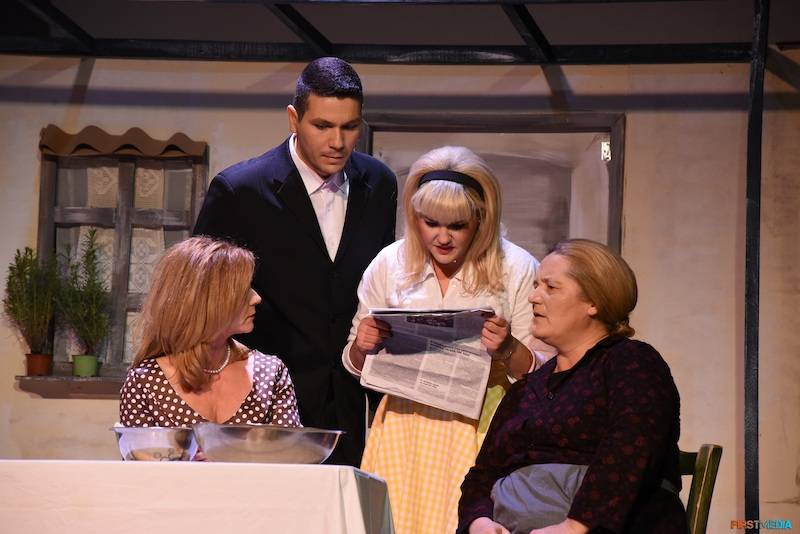 Πρεμιέρα της κωμωδίας «Αλίμονο στους νέους» από το Τριφυλιακό Ερασιτεχνικό Θέατρο