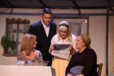 Πρεμιέρα της κωμωδίας «Αλίμονο στους νέους» από το Τριφυλιακό Ερασιτεχνικό Θέατρο