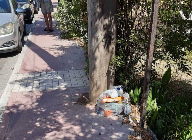 Σκουπίδια στην Αύρας