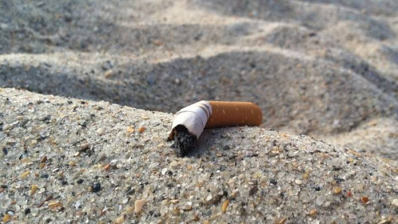 Βουτιά, καφές κι ένα τσιγάρο