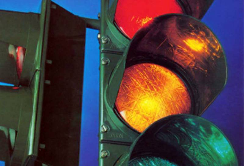 Κίτρινα φανάρια σε επικίνδυνες διασταυρώσεις της Καλαμάτας